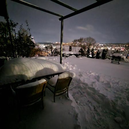 Hillside View House With Garden, Private Parking, Quiet Location - 12 Min To Old Town Anytime, Long Stays Welcome Vilnius Exterior photo