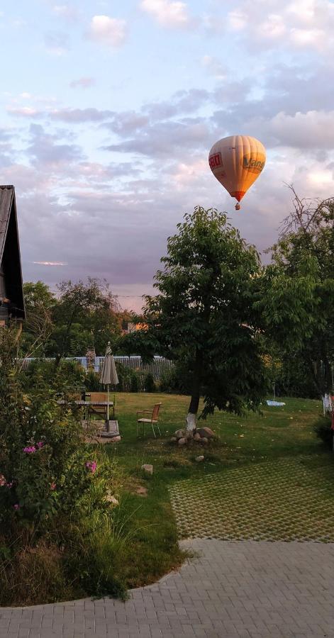 Hillside View House With Garden, Private Parking, Quiet Location - 12 Min To Old Town Anytime, Long Stays Welcome Vilnius Exterior photo