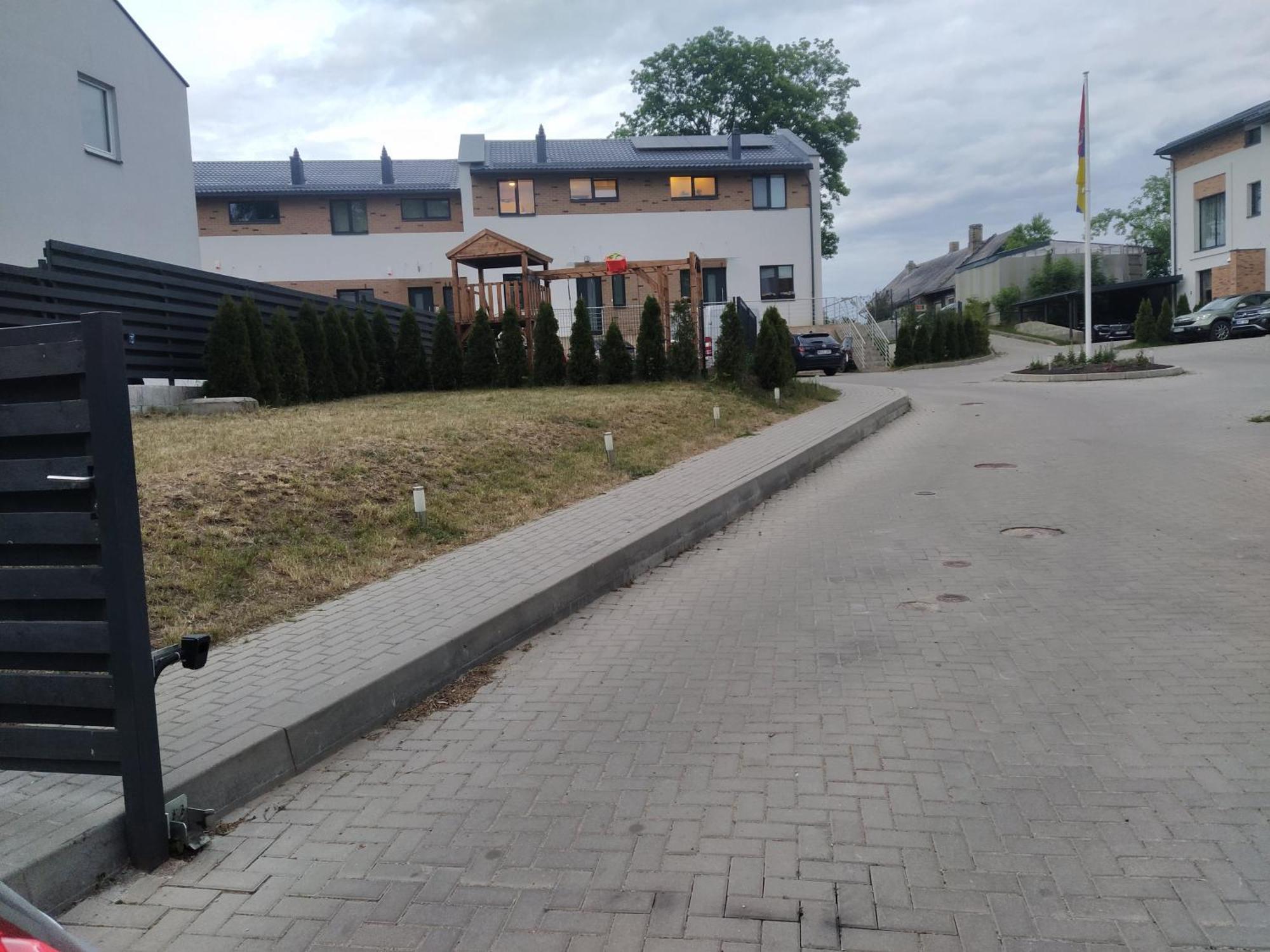 Hillside View House With Garden, Private Parking, Quiet Location - 12 Min To Old Town Anytime, Long Stays Welcome Vilnius Exterior photo
